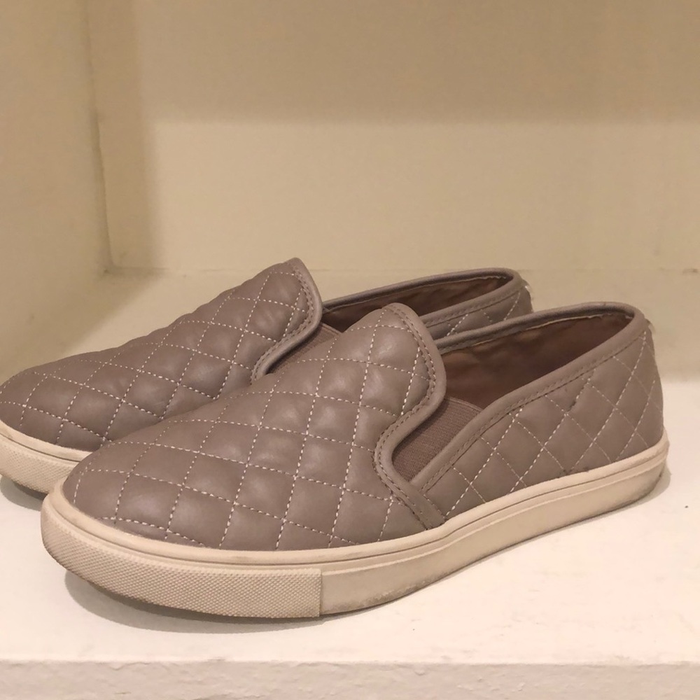 STEVE MADDEN SLIP ONS